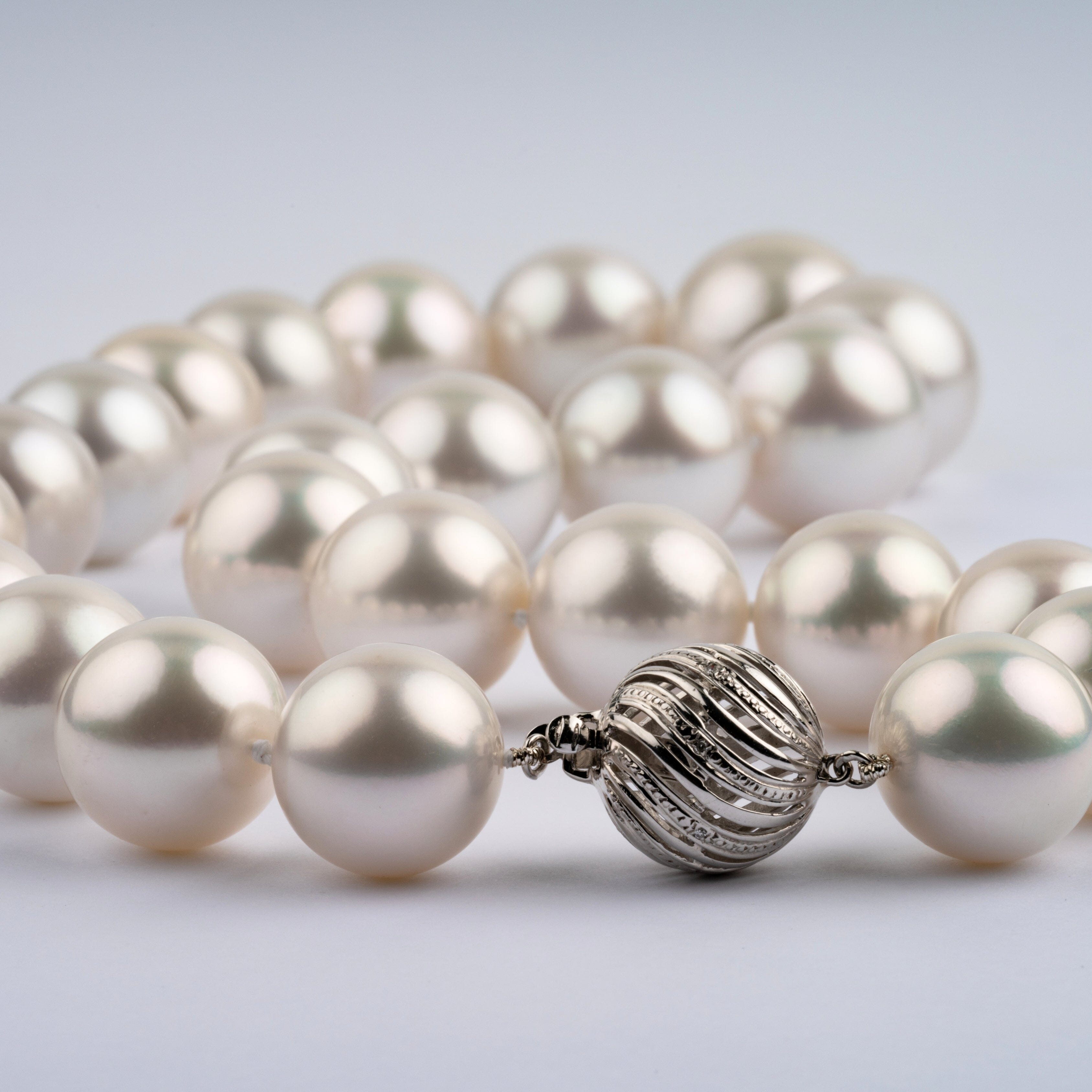 Clasp Closeup 16.0-20.2 mm AAA White South Sea Round Pearl Necklace