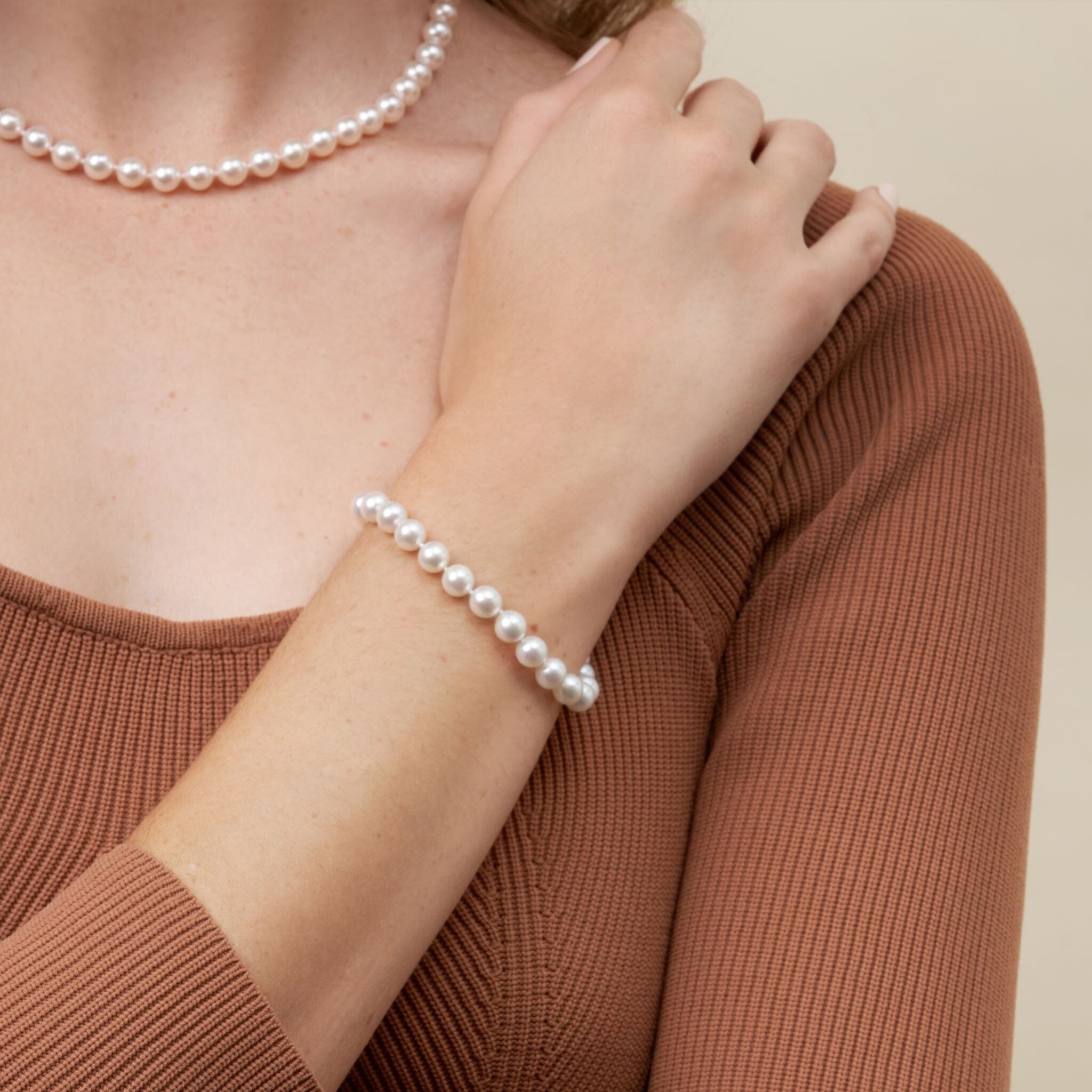 6.5-7.0 mm White Akoya AAA Pearl Bracelet on model